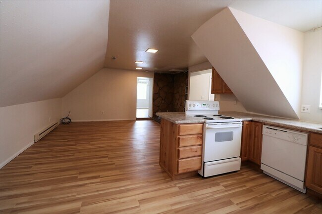 Building Photo - 311 Springville Duplex