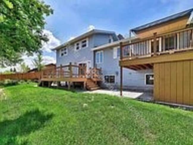 Building Photo - 5 Bedroom 3-1/2 Bath House For Rent