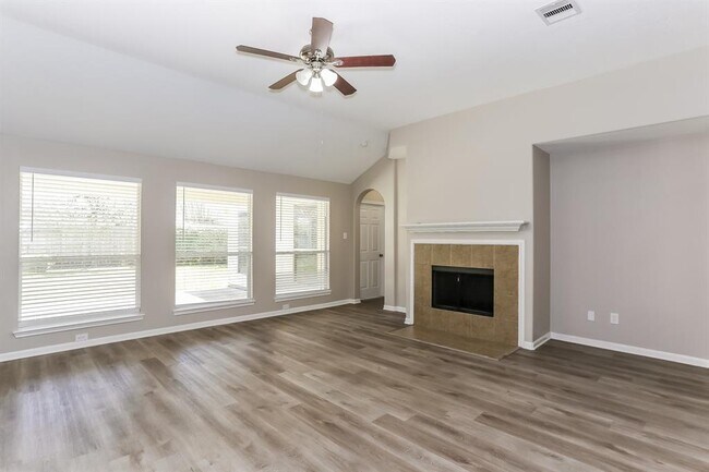 Foto del edificio - 13606 Caney Springs Ln