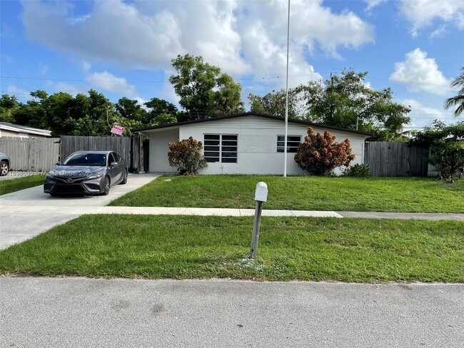 Foto del edificio - 5751 SW 38th Ct