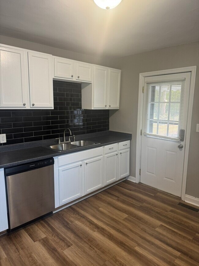 Foto del edificio - 2833 Colonial Cir