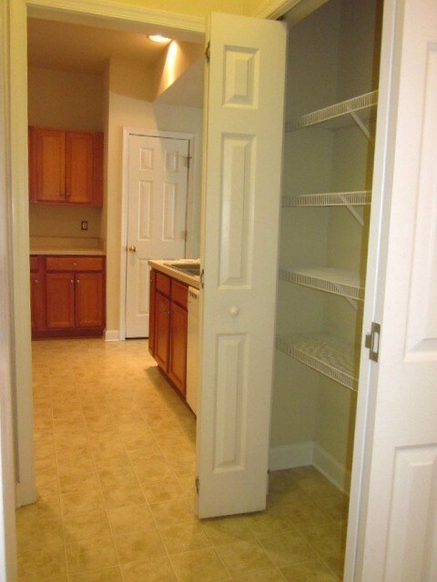 Building Photo - 675 Woodbrook Dr