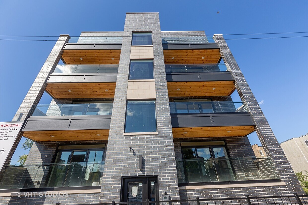 Primary Photo - 2514 W Diversey Ave