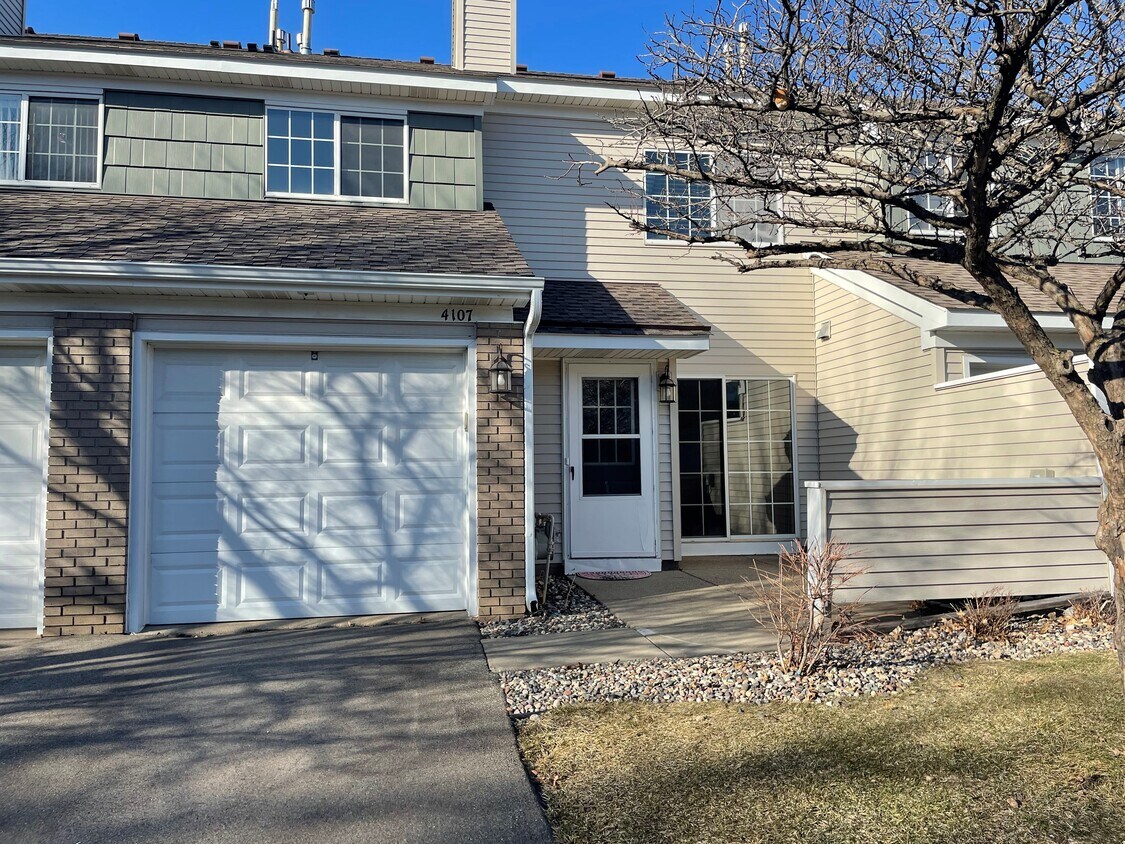 4107 Durham Ct, Eagan, MN 55122 Townhome Rentals in Eagan MN