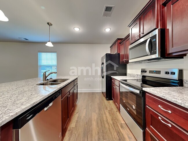 Foto del edificio - 108 Laurel Ln
