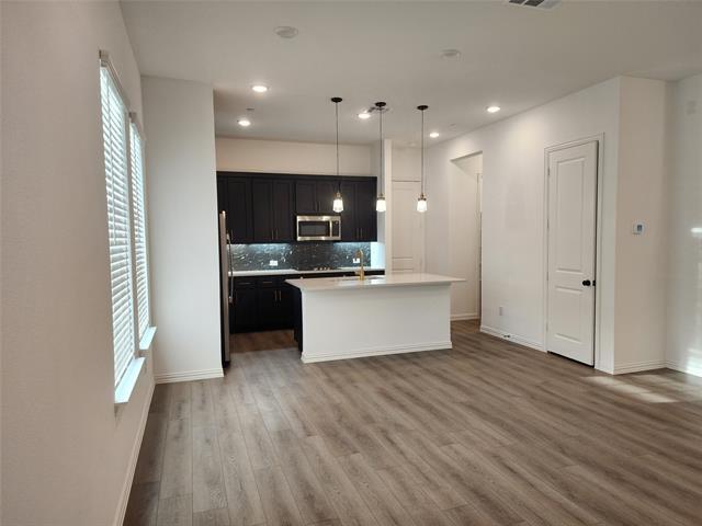 Foto del edificio - 627 Redwood Wy