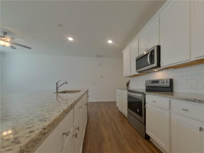 Foto del edificio - 2275 Rosemary Park Ln