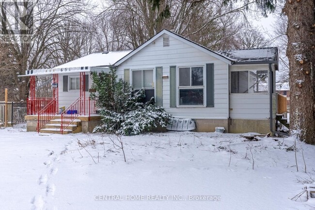 Photo du bâtiment - 651 16th Ave