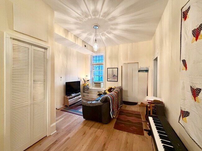Foto del edificio - 1420 N Western Ave