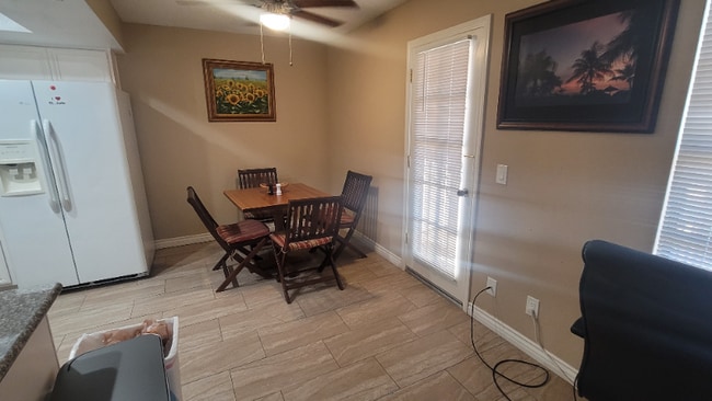 Foto del edificio - 5576 W Rochelle Ave.