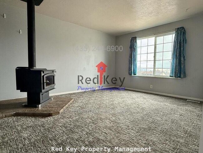 Foto del edificio - 290 N Single Family Home