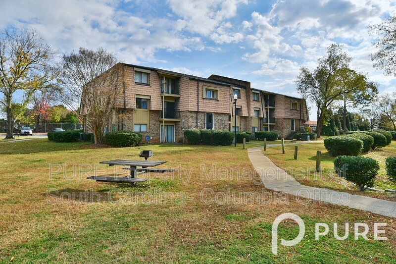 Foto principal - 1323 Old Manor Rd