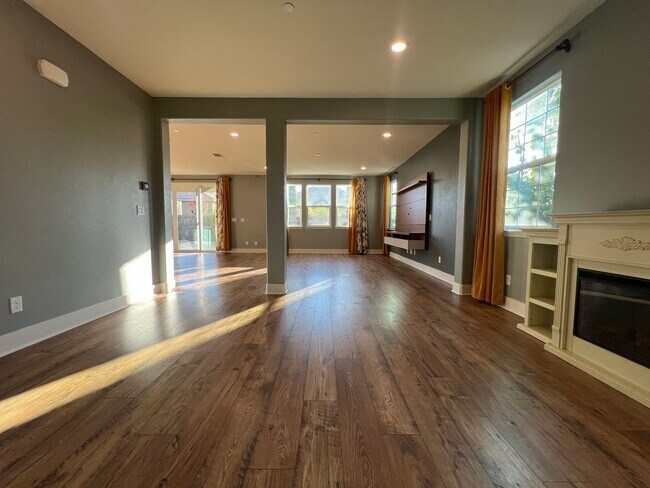 Foto del edificio - Updgraded Blackstone Community Three Bedro...