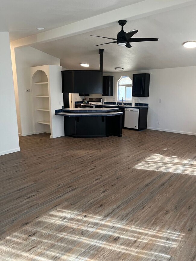 Building Photo - 2 Bedroom country home