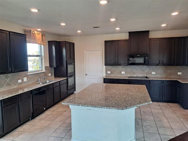 Building Photo - 670 Landon Samuel Lp
