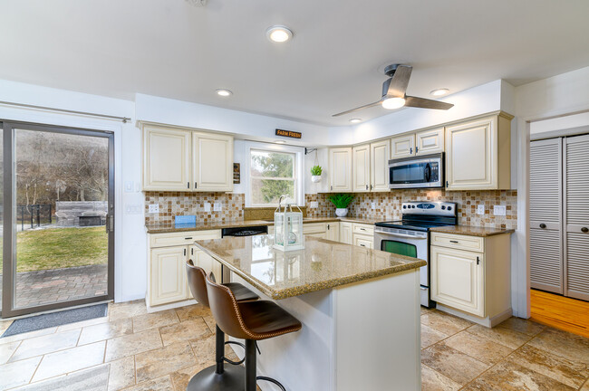 Foto del edificio - 310 Bailie Beach Rd