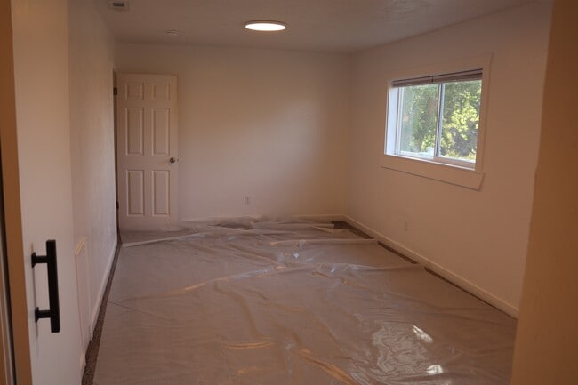 Building Photo - 380 E 700 S
