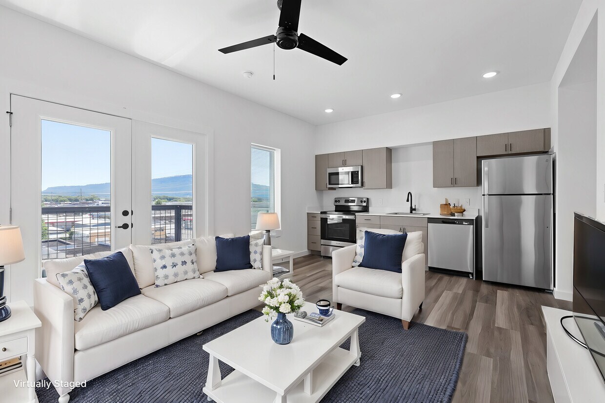 Foto principal - East Line Apartments - Live on Main Street...