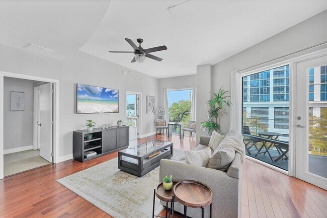 Foto del edificio - 525 E Jackson St