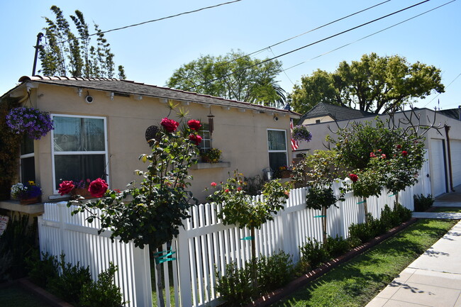 Foto del edificio - Four Bedroom in Heart of Coronado