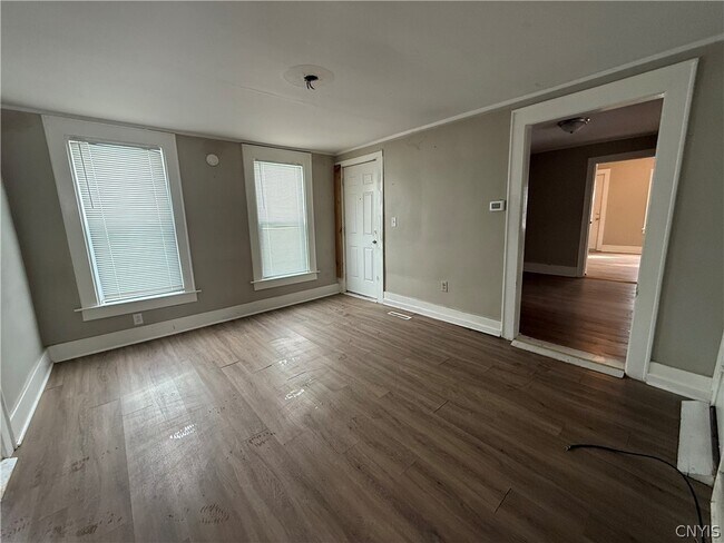 Building Photo - 135 Culbert St