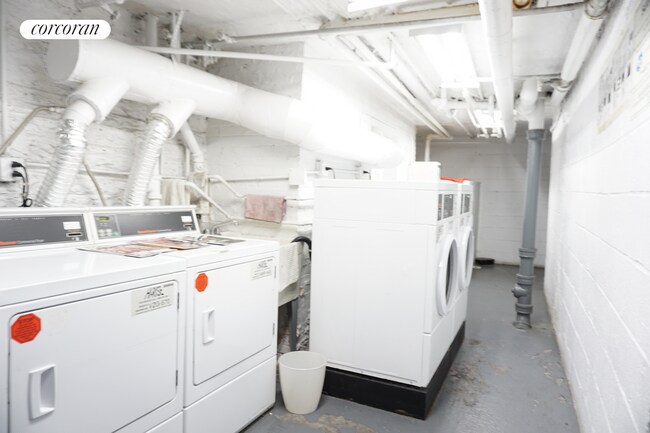 Foto del edificio - 215 E 89th St