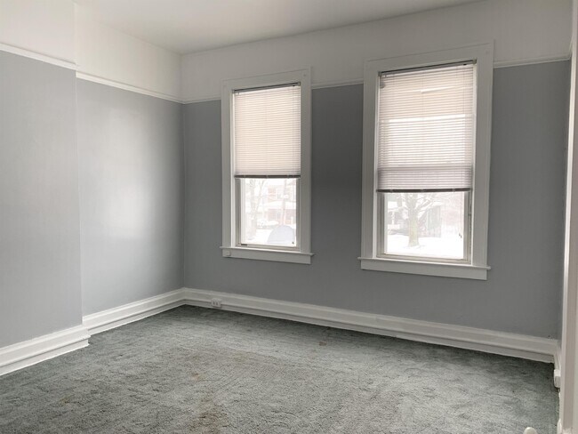 Foto del edificio - 322 Woodlawn Rd