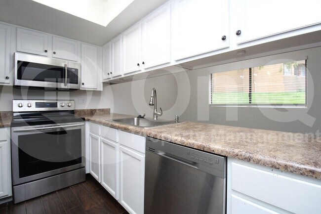 Foto del edificio - 18811 N 19th Ave