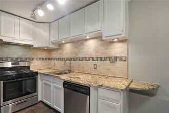 Building Photo - 880 Glendale Terrace NE