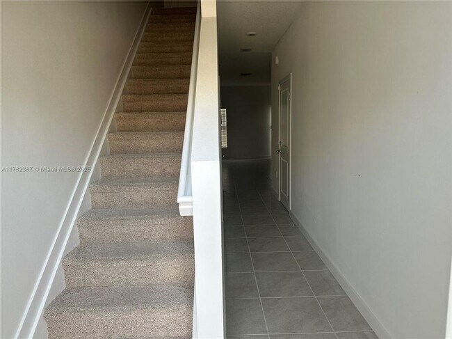 Foto del edificio - 822 SW 11th Ter