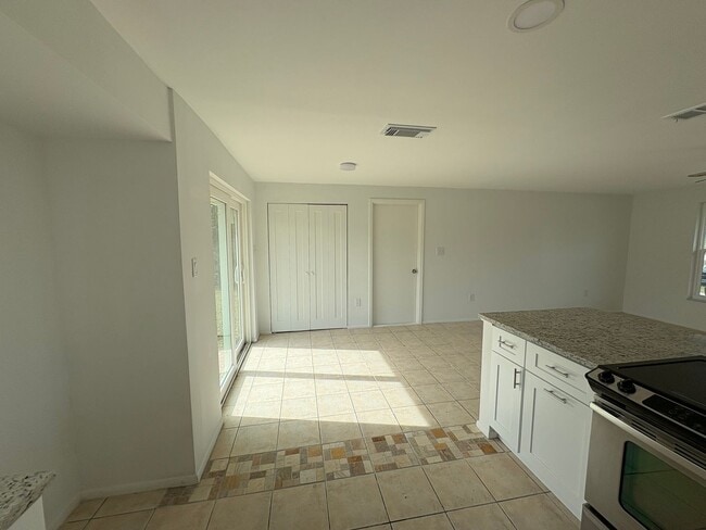 Foto del edificio - 1057 Tropical Ave NW