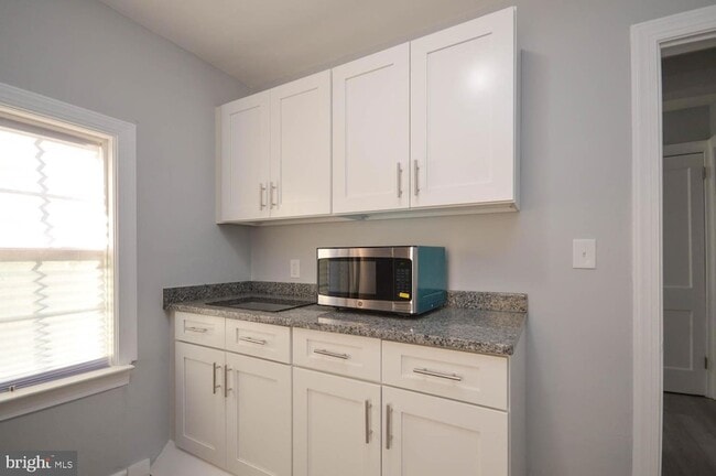 Building Photo - 46670 Midway Dr