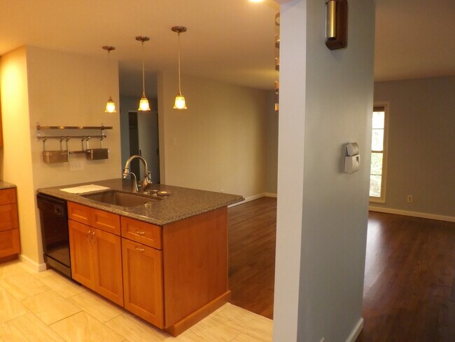 Building Photo - 13485 Coliseum Dr
