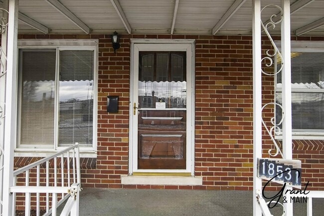 Foto del edificio - 3 bedroom 2 bath