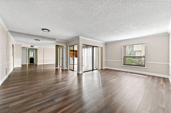 Foto del edificio - 3757 Cocoplum Cir