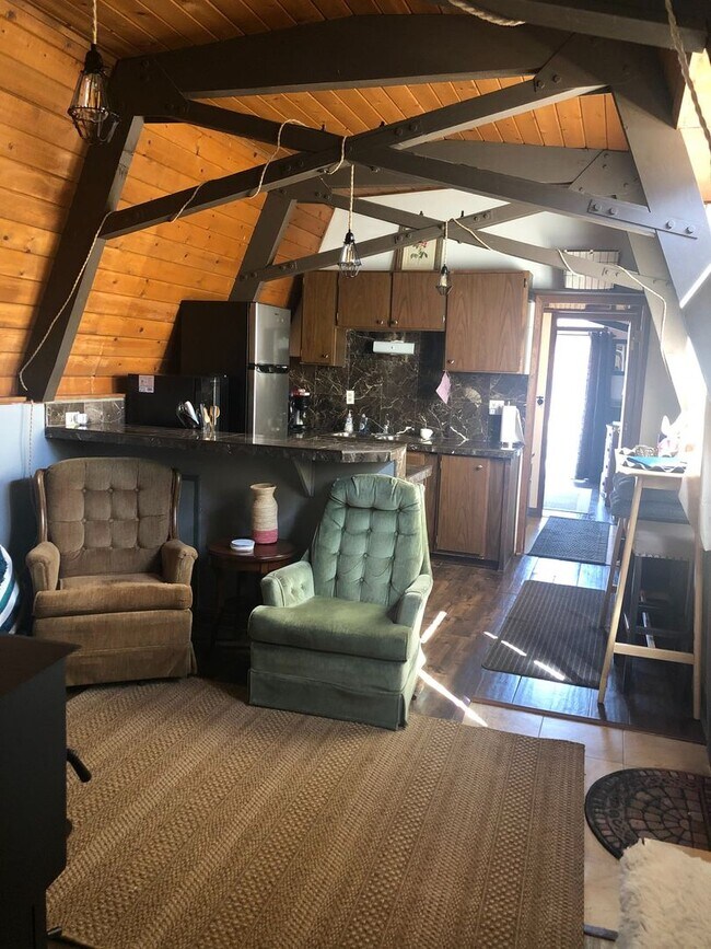 Foto del edificio - QUAINT CABIN IN A GREAT LOCATION!!