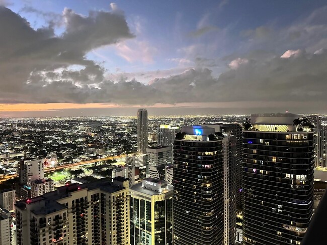 Building Photo - 1000 Brickell Plaza