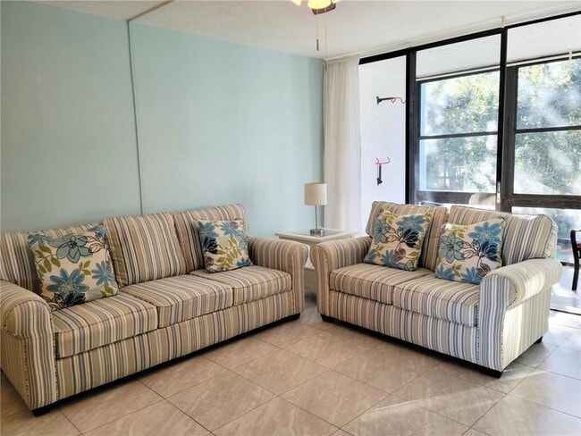 Foto del edificio - 14130 Rosemary Ln