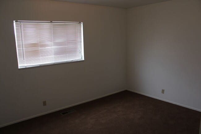 Building Photo - 254-258 E 200 S