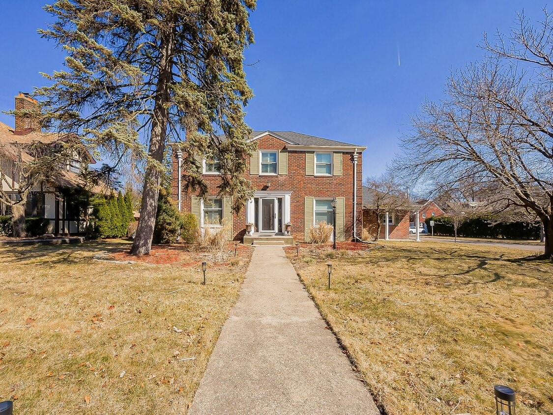 Primary Photo - Welcome to this beautiful Fully furnished ...