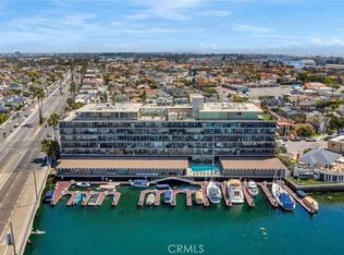 Foto principal - Spacious 2 Bedroom 2 Baths Condo with Wate...