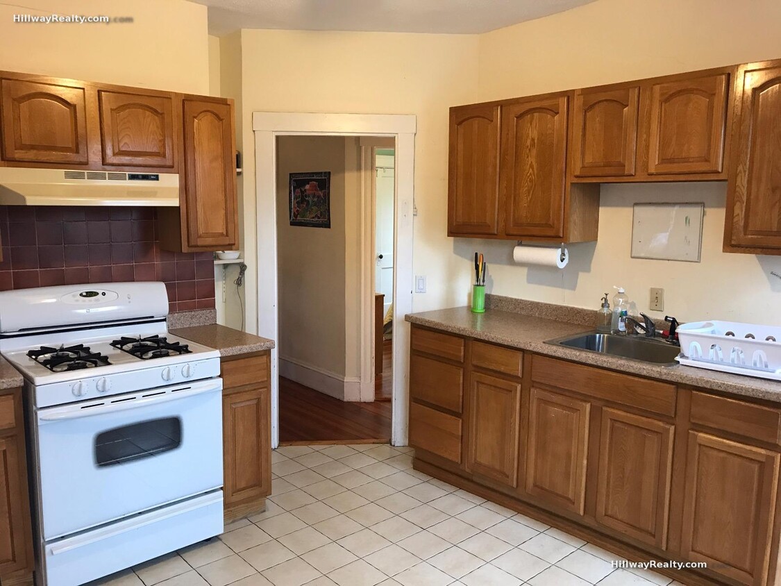 Primary Photo - 385 Pond Ave