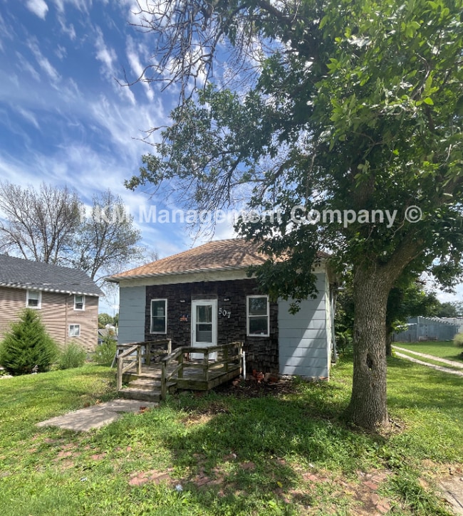 Building Photo - 507 Fir St