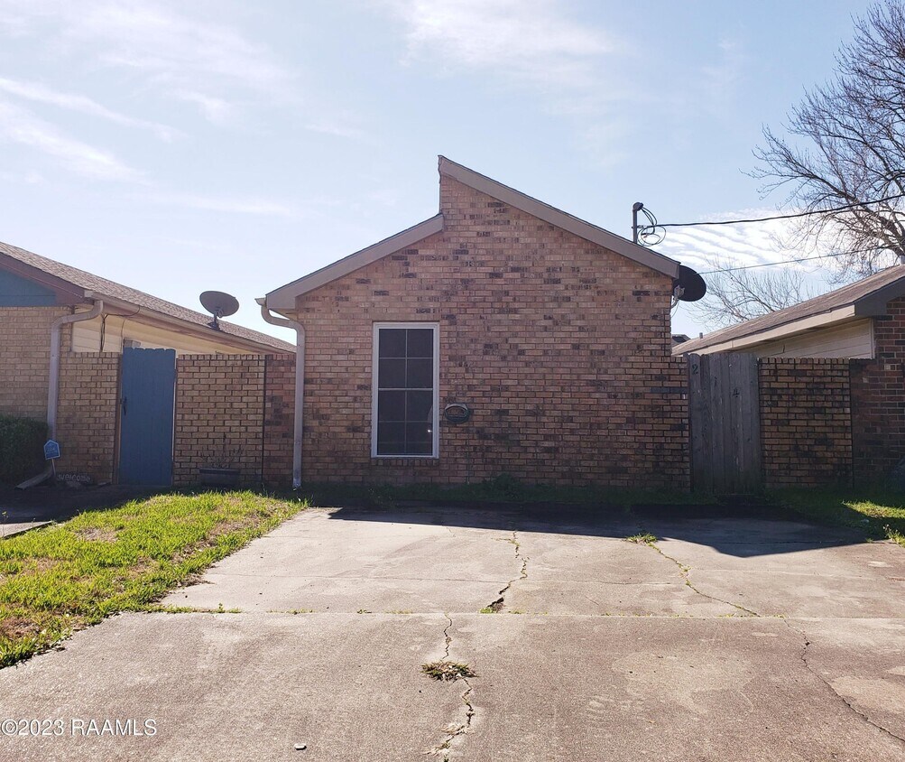 Primary Photo - 214 Briarcliff Dr