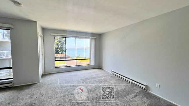 Building Photo - Lovely waterview from this sweet  studio c...