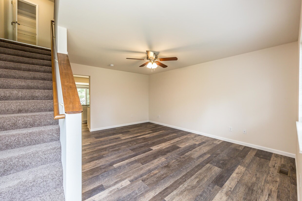 710 Fountain View Dr Unit H, Mascoutah, IL 62258 Apartments in