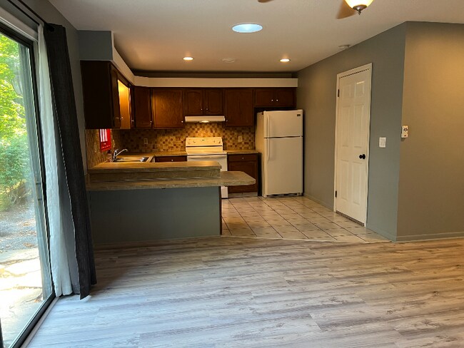 Building Photo - 9019 Saddle Horn Dr