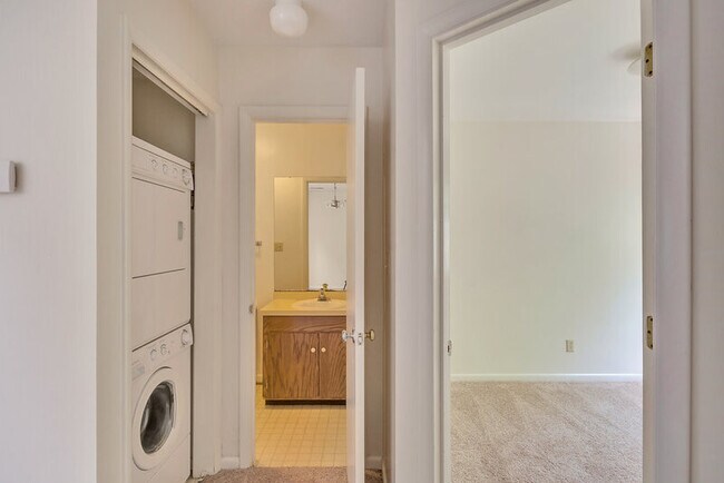 Building Photo - 1543 Birnam Dr