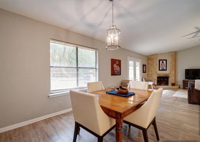 Building Photo - 9518 Topridge Dr