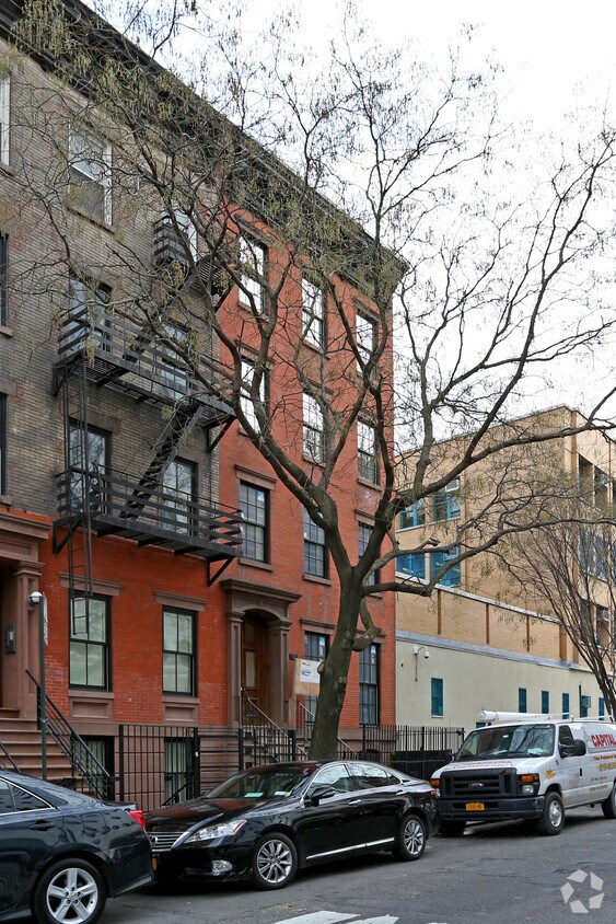 Building Photo - 349 W 17th St